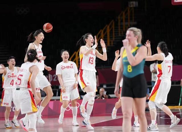 ���տ�����й�������Ӿ��ϳ�����ƣ�ƹ������Ů��˫˫��ս-2.jpg