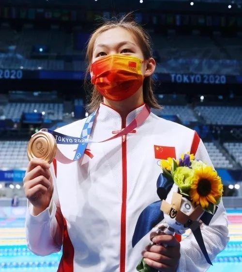 ��һ��3:0��ɨ������ѧ����ӱɯ��������ƹ����Ů�Ŷ��-9.jpg