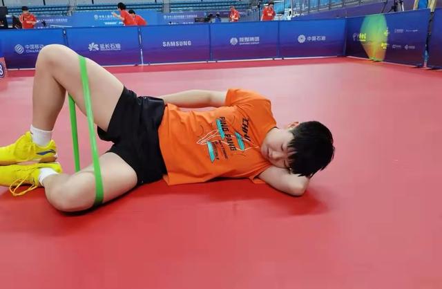 全运会乒乓球比赛开赛在即，刘诗雯坐地若有所思，马龙挥拍显霸气-8.jpg