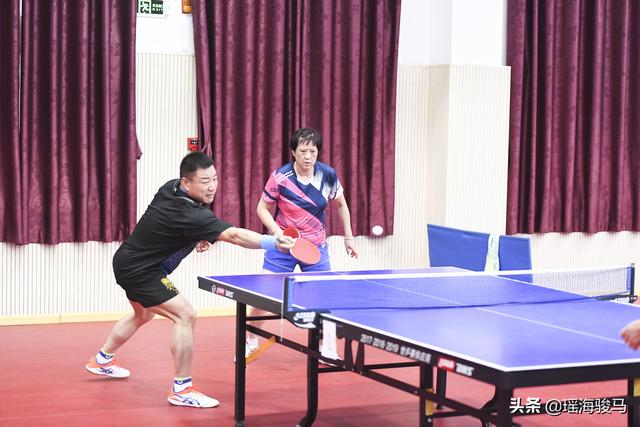 庆祝瑶海区乒乓球协会成立十周年暨乒乓球联谊赛在和东校举行-12.jpg