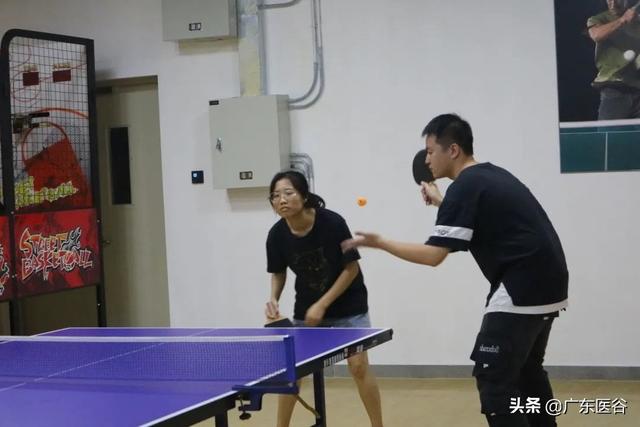 广东医谷乒乓球高手都在这了~这场决赛太燃了-19.jpg