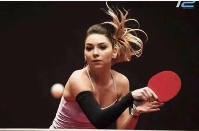 欧洲女子乒乓球手靠啥出圈？微胖界美人天花板，比基尼造型很火辣-3.jpg