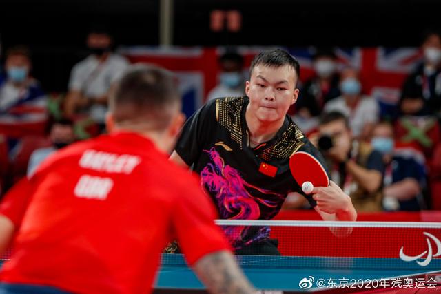 中国选手闫硕摘得男子乒乓球7级单打决赛金牌-4.jpg