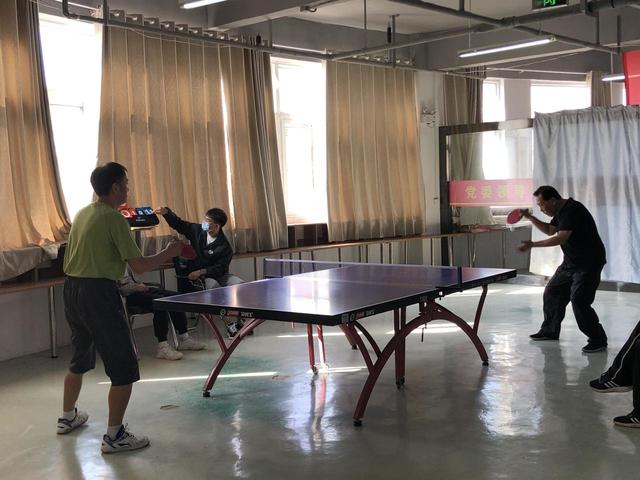 高新区滨河社区举办第一届乒乓球比赛 近40人参加-2.jpg