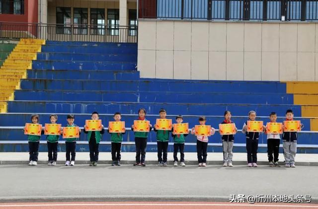 忻州实验双语学校举行乒乓球趣味接力赛活动-22.jpg